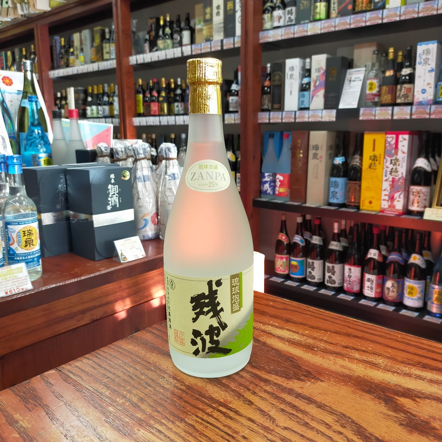 残波ホワイト 25度 720ml