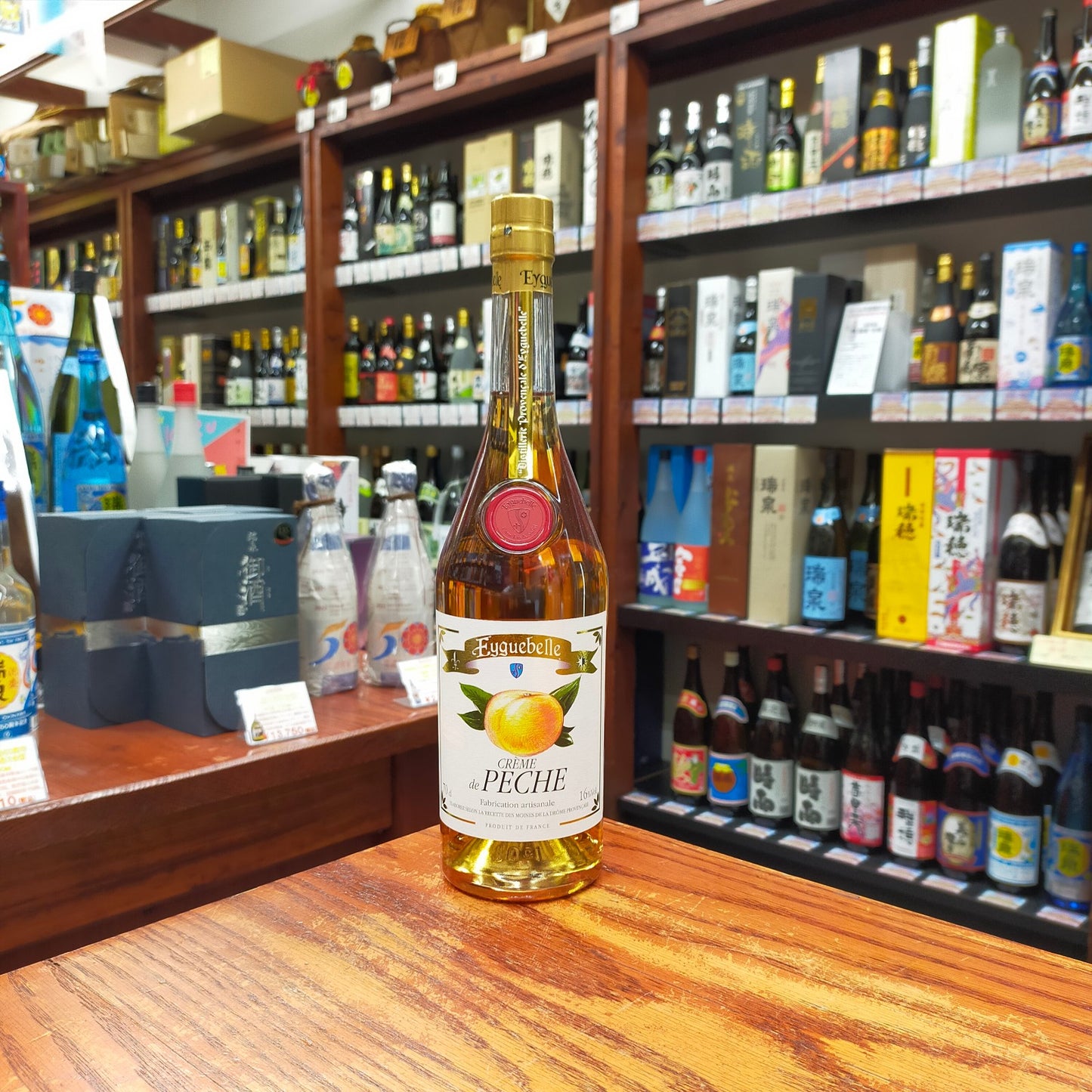 エギュベル クレーム ド ペシェ 16度 700ml